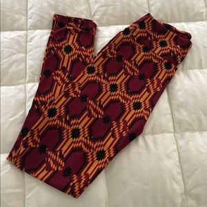 NWT LuLaRoe Burgundy Aztec Legging OS